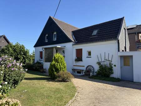 Hier lässt es sich aushalten Hier lässt es sich aushalten - Doppelhaushälfte in 47495 Rheinberg mit 121m² kaufen