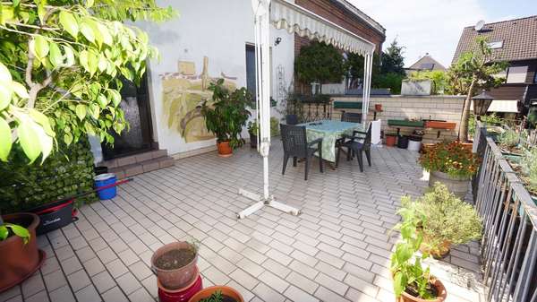 Dachterrasse Wohnung OG Dachterrasse Wohnung OG - Mehrfamilienhaus in 47443 Moers mit 184m² kaufen