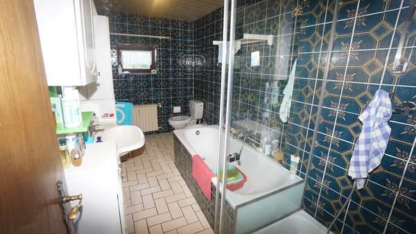Bad Wohnung OG Bad Wohnung OG - Mehrfamilienhaus in 47443 Moers mit 184m² kaufen