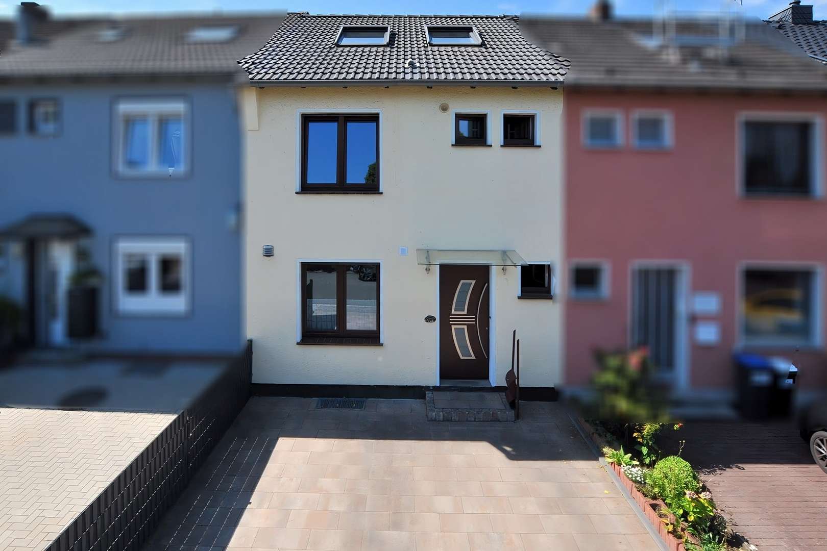 Hausansicht Hausansicht - Reihenmittelhaus in 47198 Duisburg mit 97m² kaufen