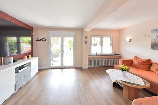 das gemütliche Wohnzimmer das gemütliche Wohnzimmer - Reihenmittelhaus in 47198 Duisburg mit 97m² kaufen