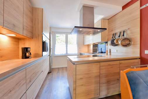 der Blick in die Küche der Blick in die Küche - Reihenmittelhaus in 47198 Duisburg mit 97m² kaufen