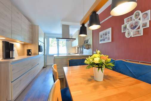 die offene Küche mit dem Essbereich die offene Küche mit dem Essbereich - Reihenmittelhaus in 47198 Duisburg mit 97m² kaufen