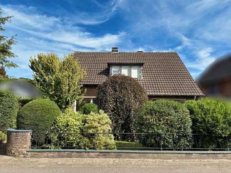Straßenansicht Straßenansicht - Einfamilienhaus in 47445 Moers mit 137m² kaufen
