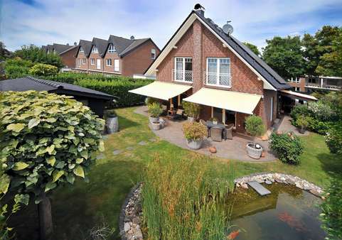 die Rückansicht mit dem gesamten Garten die Rückansicht mit dem gesamten Garten - Einfamilienhaus in 47228 Duisburg mit 168m² kaufen