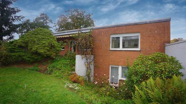 Gartenansicht des Hauses - Bungalow in 47443 Moers mit 186m² kaufen