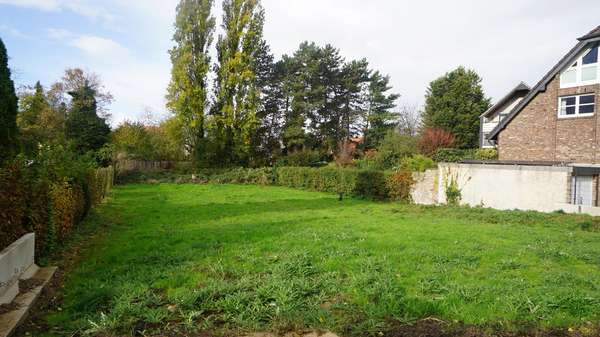 Blick in das Grundstück Blick in das Grundstück - Grundstück in 47447 Moers mit 673m² kaufen