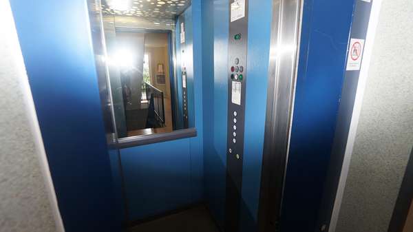 der Aufzug ist auch schon da der Aufzug ist auch schon da - Maisonette-Wohnung in 47443 Moers mit 111m² kaufen