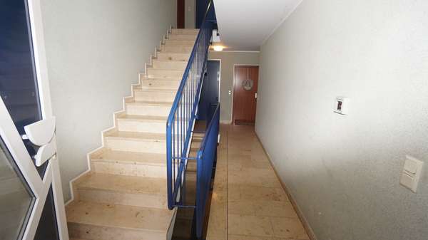 Eingang Treppenhaus Eingang Treppenhaus - Maisonette-Wohnung in 47443 Moers mit 111m² kaufen