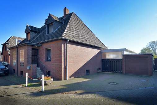 Hausansicht - Doppelhaushälfte in 47506 Neukirchen-Vluyn mit 105m² kaufen