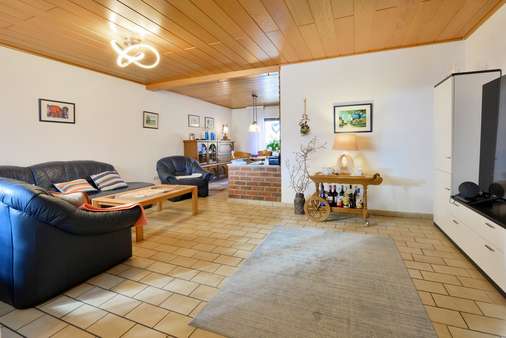 das gemütliche Wohnzimmer - Doppelhaushälfte in 47506 Neukirchen-Vluyn mit 105m² kaufen