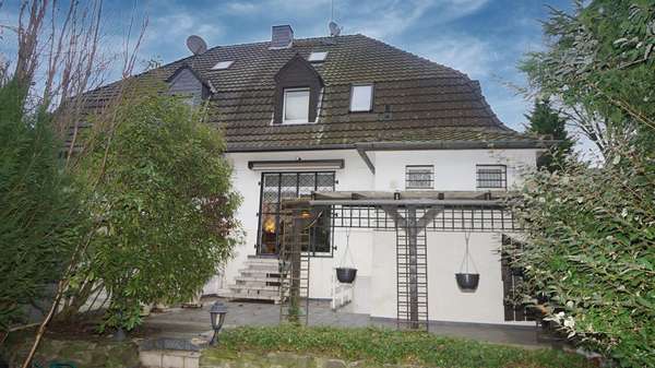 Gartenansicht des Hauses - Doppelhaushälfte in 47228 Duisburg mit 134m² kaufen