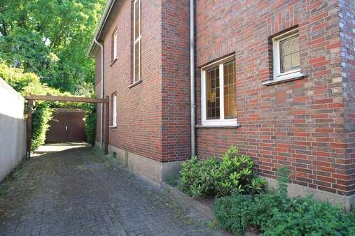 Zufahrt Garage - Einfamilienhaus in 46539 Dinslaken mit 123m² kaufen