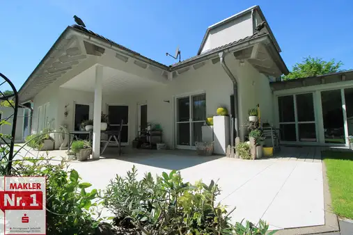 Stilvoller Bungalow mit ausgebautem Zeltdach in exklusiver Lage von Dinslaken-Eppinghoven
