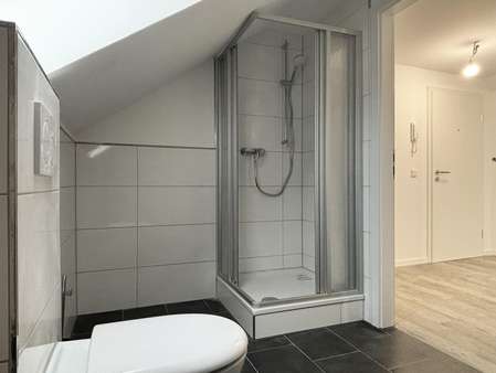 Badezimmer - Dachgeschosswohnung in 46562 Voerde mit 54m² mieten