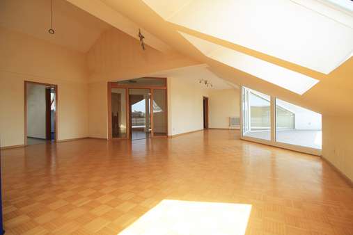 Wohn- / Essbereich Wohn- / Essbereich - Dachgeschosswohnung in 46539 Dinslaken mit 122m² kaufen