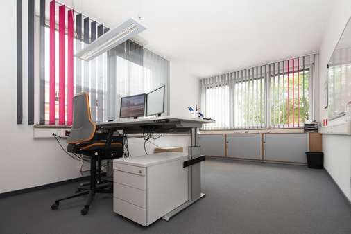 Büro 1. OG Gebäude 2 - Produktion in 46514 Schermbeck mit 4550m² günstig kaufen