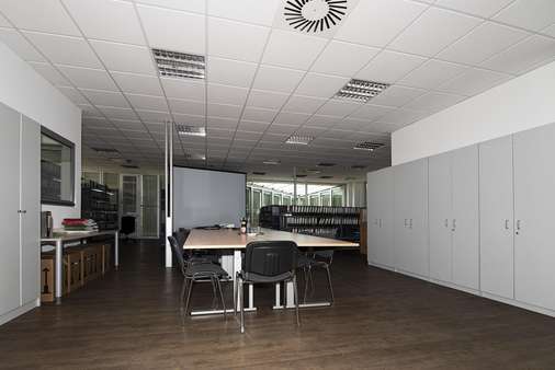 Großraumbüro Gebäude 3 - Produktion in 46514 Schermbeck mit 4550m² günstig kaufen