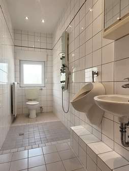 Duschbad im Erdgeschoss - Zweifamilienhaus in 46562 Voerde mit 160m² kaufen