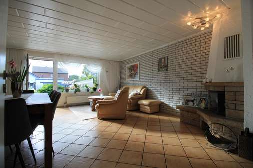 Wohnzimmer - Doppelhaushälfte in 46537 Dinslaken mit 102m² günstig kaufen