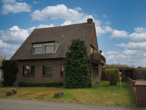 Zweifamilienhaus in 46539 Dinslaken mit 152m² als Kapitalanlage günstig kaufen