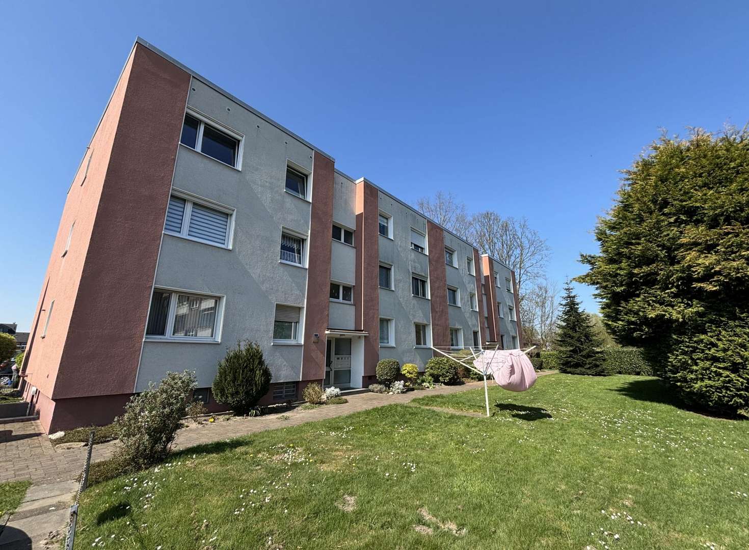 Hausansicht - Etagenwohnung in 46569 Hünxe mit 78m² kaufen