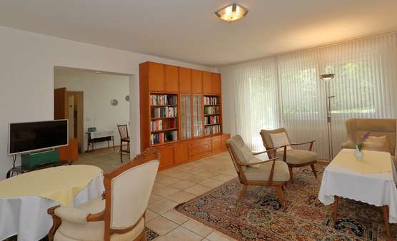 Wohnzimmer - Erdgeschosswohnung in 45131 Essen mit 144m² kaufen