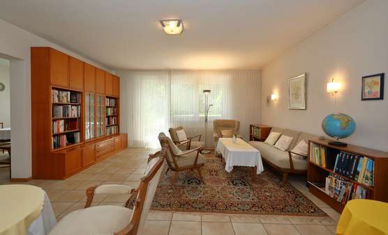 Wohnzimmer - Erdgeschosswohnung in 45131 Essen mit 144m² kaufen