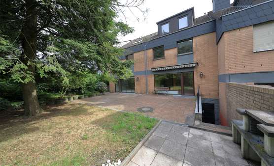 Rückansicht - Zweifamilienhaus in 45136 Essen mit 279m² kaufen