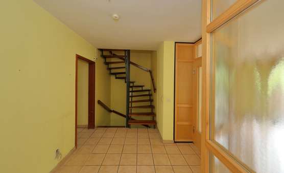 Flur/ Treppenhaus - Zweifamilienhaus in 45136 Essen mit 279m² kaufen