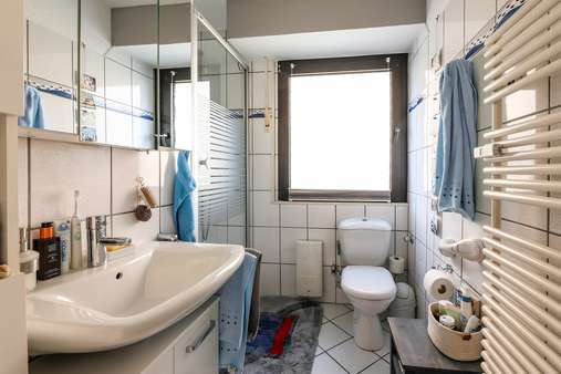 Badezimmer - Erdgeschosswohnung in 45359 Essen mit 70m² als Kapitalanlage kaufen