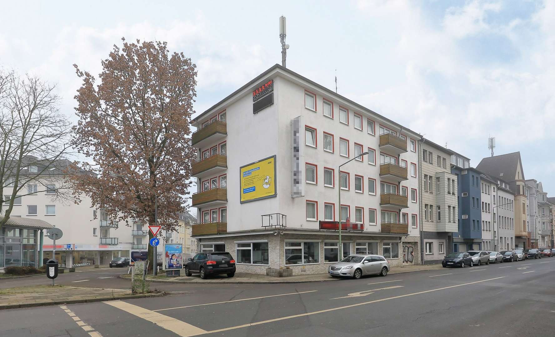 Außenfassade mit Werbetafel - Appartementhaus in 45144 Essen mit 775m² als Kapitalanlage kaufen