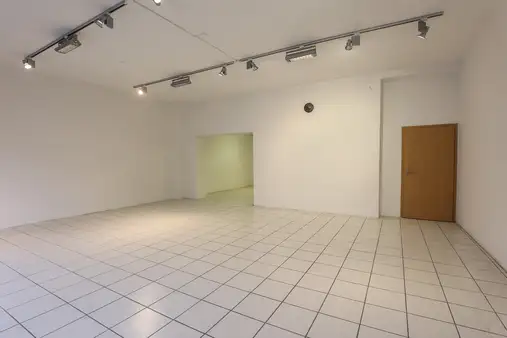 405 m² Komplett frei: Gepflegtes Geschäftshaus mit attraktiven Nutzungsperspektiven für Wohnen /Büro