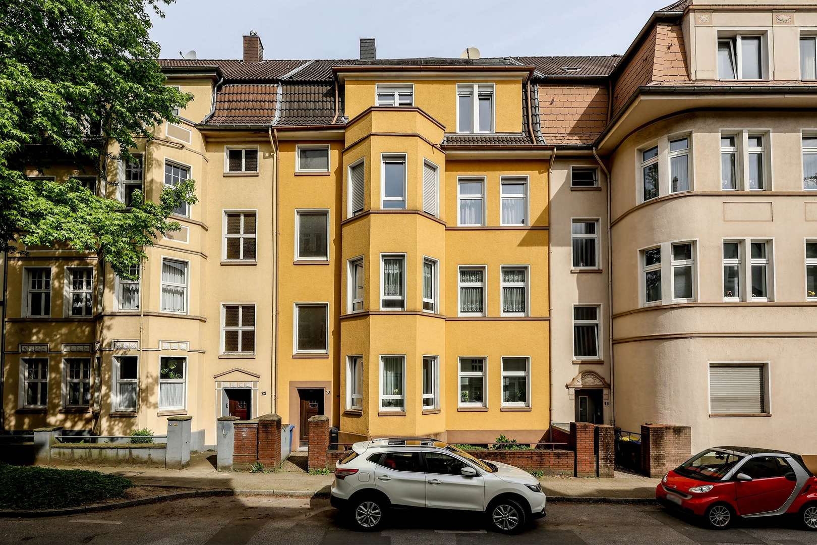Straßenansicht - Etagenwohnung in 45133 Essen mit 94m² kaufen