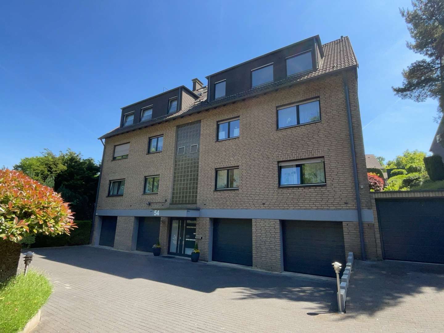 Hausansicht Hausansicht - Etagenwohnung in 45259 Essen mit 88m² kaufen