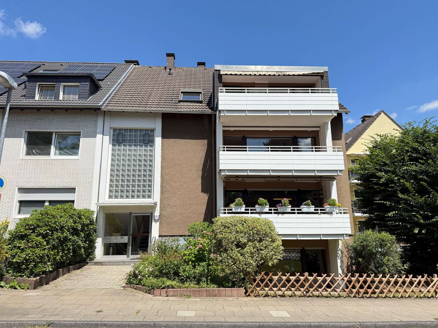 Straßenansicht - Etagenwohnung in 45259 Essen, Heisingen mit 109m² kaufen