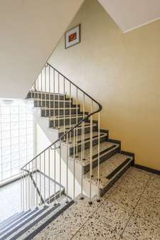 Treppenhaus - Etagenwohnung in 45259 Essen, Heisingen mit 109m² kaufen