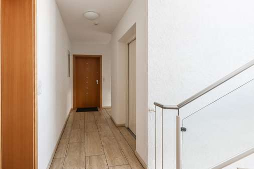 Treppenhaus mit Aufzug - Etagenwohnung in 45133 Essen mit 163m² kaufen