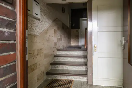 Paketverkauf: zwei freie Wohnungen (ca. 80 m² +ca 30 m²) und eine vermietete Wohnung (ca.99 m²) 