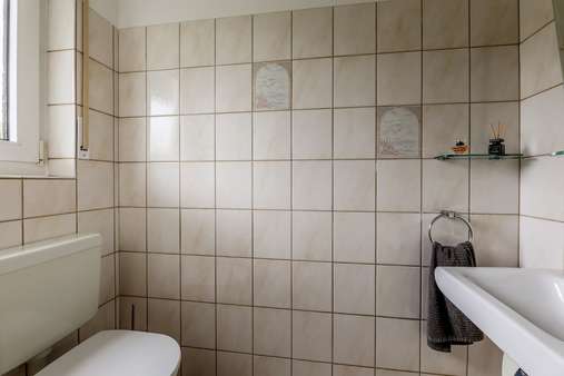 Tageslicht Gäste-WC im EG - Reihenmittelhaus in 45529 Hattingen mit 113m² kaufen