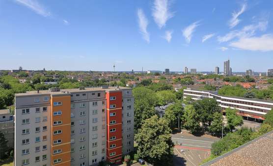 Ausblick vom Balkon Ausblick vom Balkon - Etagenwohnung in 45131 Essen mit 94m² kaufen