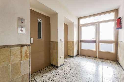 Treppenhaus 11. OG - Etagenwohnung in 45131 Essen mit 94m² kaufen