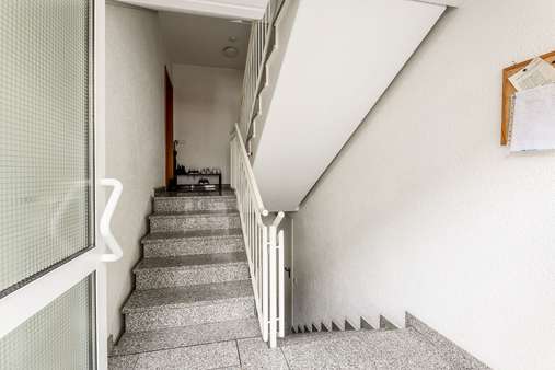 Hauseingang Hauseingang - Etagenwohnung in 45144 Essen, Frohnhausen mit 92m² kaufen