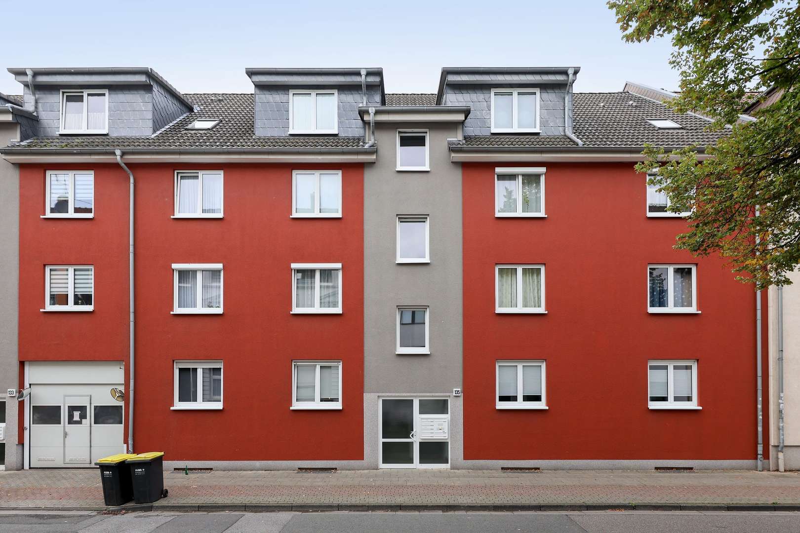 Straßenansicht Straßenansicht - Etagenwohnung in 45144 Essen, Frohnhausen mit 92m² kaufen