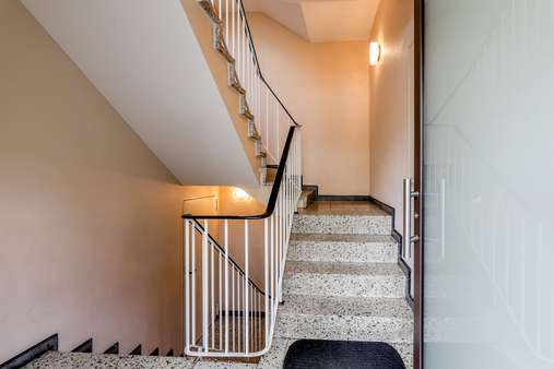 Treppenhaus Treppenhaus - Dachgeschosswohnung in 45468 Mülheim mit 110m² kaufen