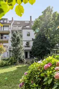 Rarität mit Sanierungsbedarf! Denkmalgeschütztes Reihenhaus mit über 250 m² Whnfl. im Moltkeviertel