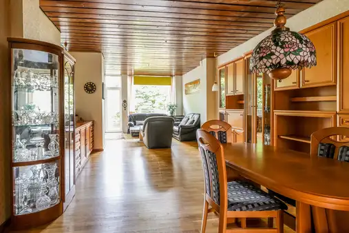 Rarität mit Sanierungsbedarf! Denkmalgeschütztes Reihenhaus mit über 250 m² Whnfl. im Moltkeviertel