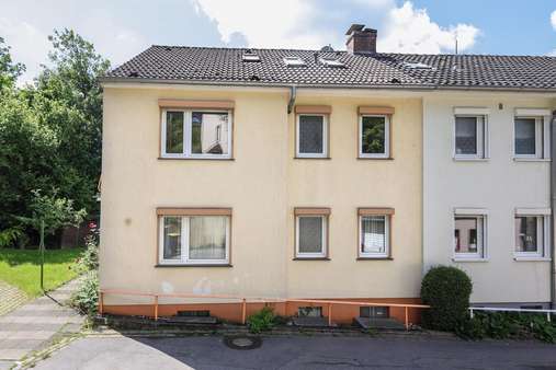 Straßenansicht - Zweifamilienhaus in 45219 Essen mit 130m² kaufen
