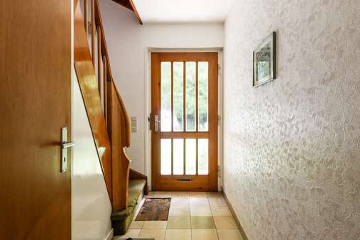 Eingangsdiele EG - Zweifamilienhaus in 45219 Essen mit 130m² kaufen