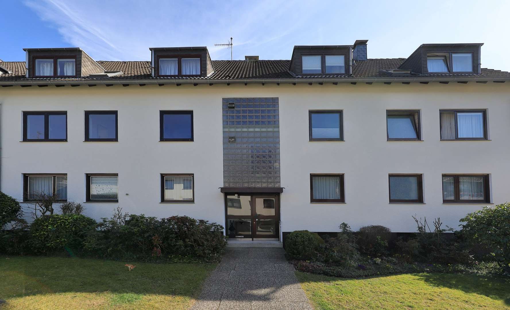 Straßenansicht - Etagenwohnung in 45149 Essen mit 100m² kaufen
